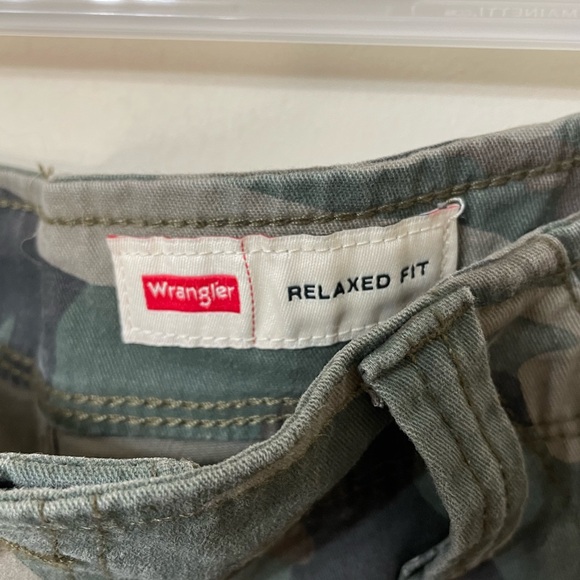 NWOT Wrangler Camo Cargo Shorts Men’s 32 - Picture 4 of 8